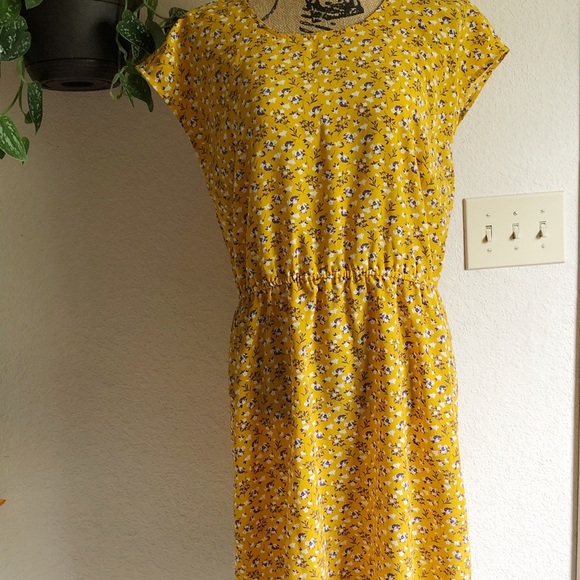 Old Navy Gold Floral Dress - Picture 3 of 10